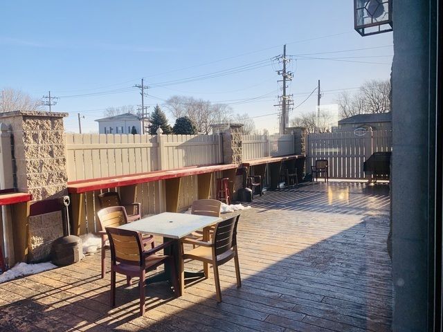 MANTENO - INVESTMENT OPPORTUNITY - BAR: 178 N Locust St, Manteno, IL 60950